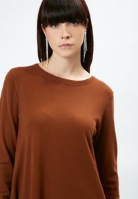 INFLUENCER Trui - caramel