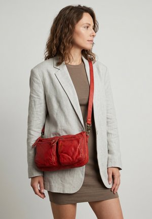 VENEZIA, CROSS BODY BAG - Sac bandoulière - red