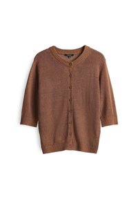 Brązowy sweter robiony na drutach z okrągłym dekoltem, ściągaczami na mankietach i u dołu oraz siedmioma guzikami z przodu na białym tle.