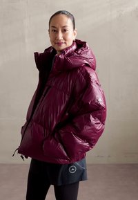 adidas by Stella McCartney TRUENATURE SHORT PADDED WINTER - Giacca invernale - shadow red