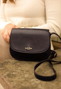 Gusti Leder  KAYLA UNISEX czarny