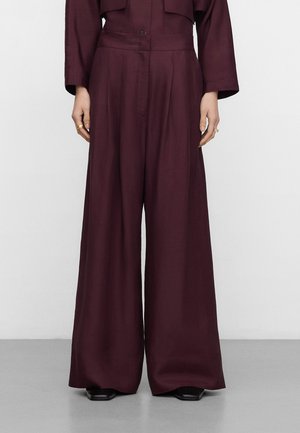 ADOLFO DOMINGUEZ, DOUBLE-PLEAT  - Trousers - aubergine