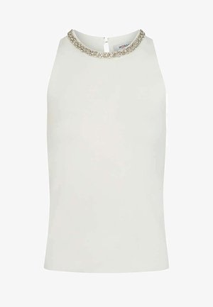 Top blanco sin mangas con cuello alto, decorado con un ribete de cuentas plateadas y un pequeño cierre de botón en la parte trasera.