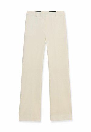 Beżowe spodnie o prostych nogawkach z szlufkami na pasek i przednimi kieszeniami, prezentowane na białym tle.