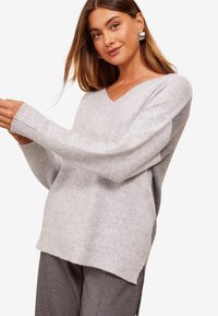 TONAL V-NECK  - Džemperis - grey