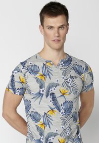 Koroshi SHORT SLEEVE - Nyomott mintás póló - kaki   khaki