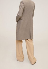 Mango Mantel - brown