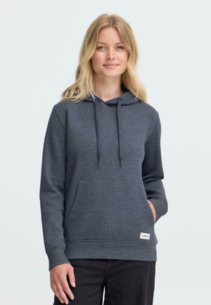Grå hettegensar laget av myk stoff, med en frontlomme, snor i hetten, og ribbestrikkede mansjetter. Enkel design med en liten merkeetikett.