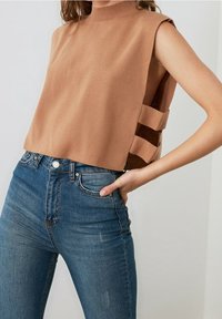 Trendyol Stickad tröja - brown