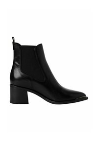 Černé kožené kotníkové boty s špičatou špičkou a blokovým podpatkem. Mají elastické boční panely a malou poutko pro snadné obutí.