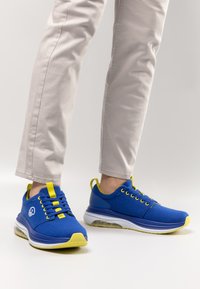 Giesswein CURVE MAX - Walkingschuh - königsblau