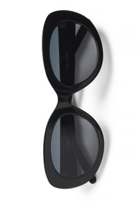 Sorte oversized solbriller med katteøjeform, mørke linser og blank finish. Har buede stel og tynde stænger.