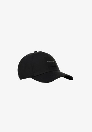 Czarna czapka bejsbolowa wykonana z tkaniny o usztywnionej konstrukcji, z kwadratową łatą z napisem "WITTCHEN" w wytłaczanym tłoku.