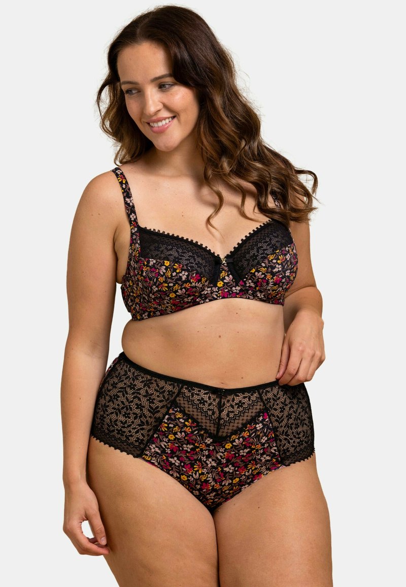 Ensemble de soutien-gorge en dentelle florale noire et de culotte taille haute avec des motifs floraux colorés, des bords festonnés et des accents en dentelle transparente pour plus de texture.