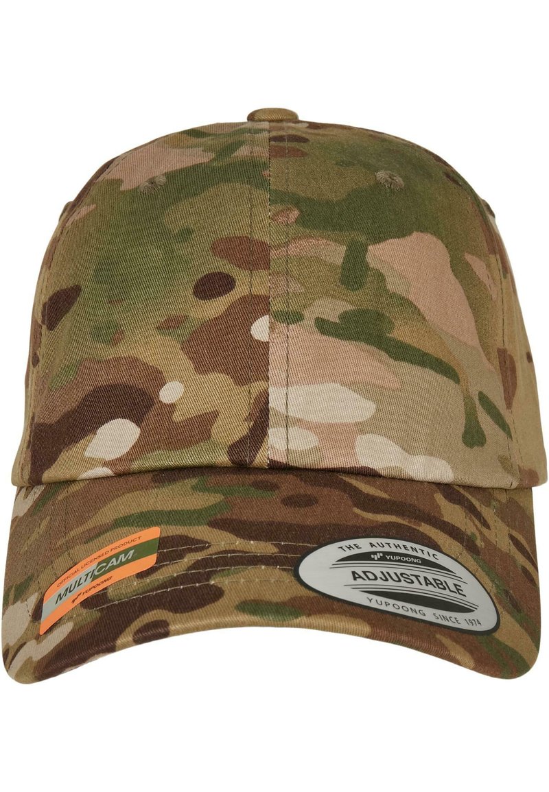 Multicam kasket lavet af bomuld, med et camouflagemønster i nuancer af grøn, brun og tan. Justerbar rem med logo klistermærke.
