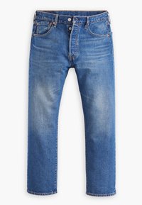 Pantalones vaqueros azules de mezclilla con corte recto, diseño de cinco bolsillos, remaches de latón y costuras contrastantes en color naranja. Cintura de tiro medio con cierre de cremallera.