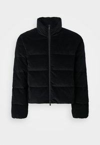 Giacca puffer in corduroy nera con colletto alto e zip frontale. Presenta sezioni trapuntate per l'isolamento e maniche lunghe.