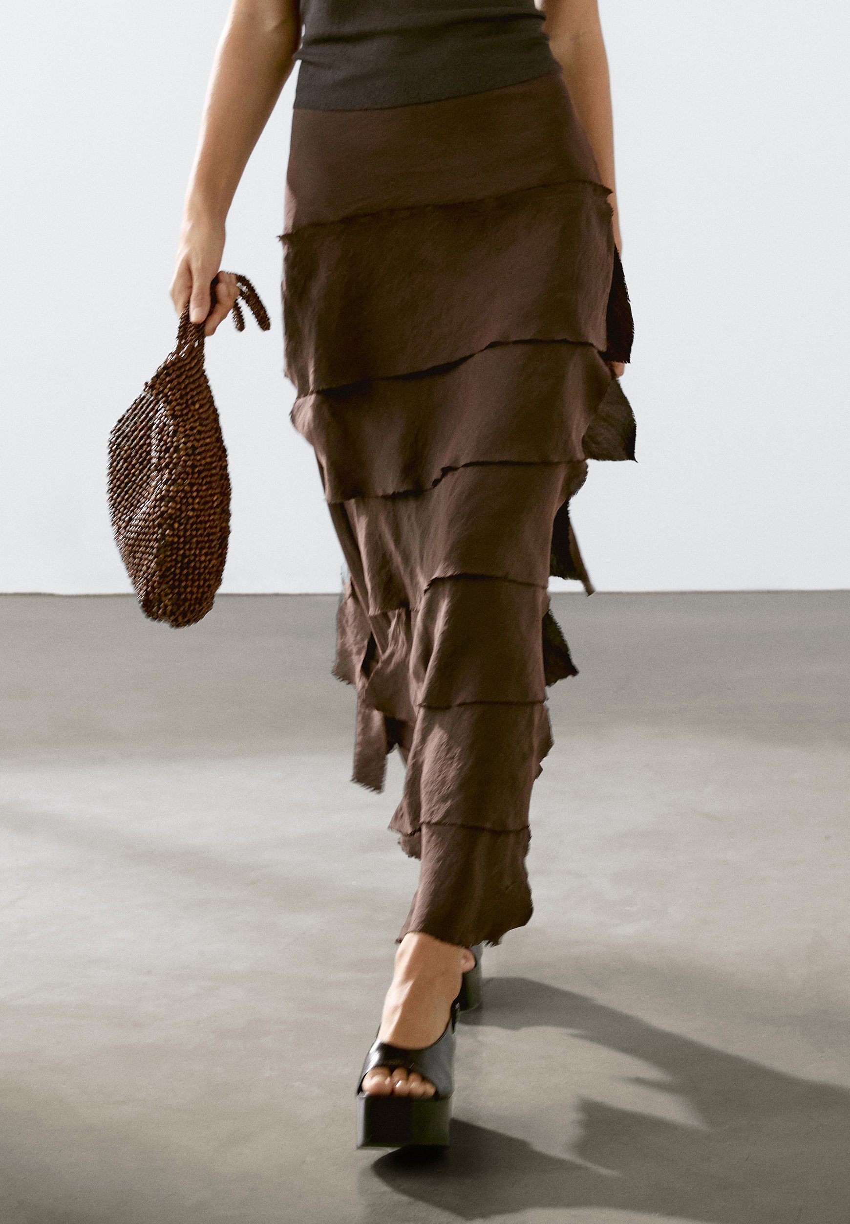 ★Massimo Dutti★ Long fluid skirt with frill detail Massimo Dutti LONG FLOWING WITH RUFFLES - Maxi skirt - green