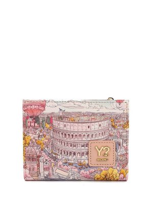 Portafoglio compatto con illustrazione colorata del Colosseo, mongolfiera, skyline e toppa con logo "Y? NOT MILANO" sul davanti.