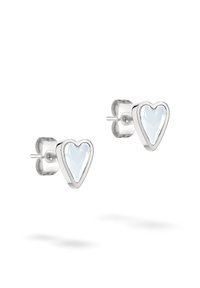 Orecchini a perno a forma di cuore in argento, con un centro blu chiaro lucido. Superficie liscia con bordi lucidi e un sistema di chiusura sicuro.
