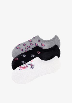 Tres pares de calcetines invisibles en gris con manchas de leopardo rosas, negro con estrellas blancas y rosas, y blanco con un diseño en rosa y púrpura.