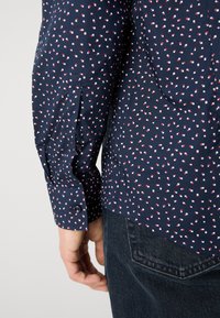 HUGO KENNO - Chemise - dark blue