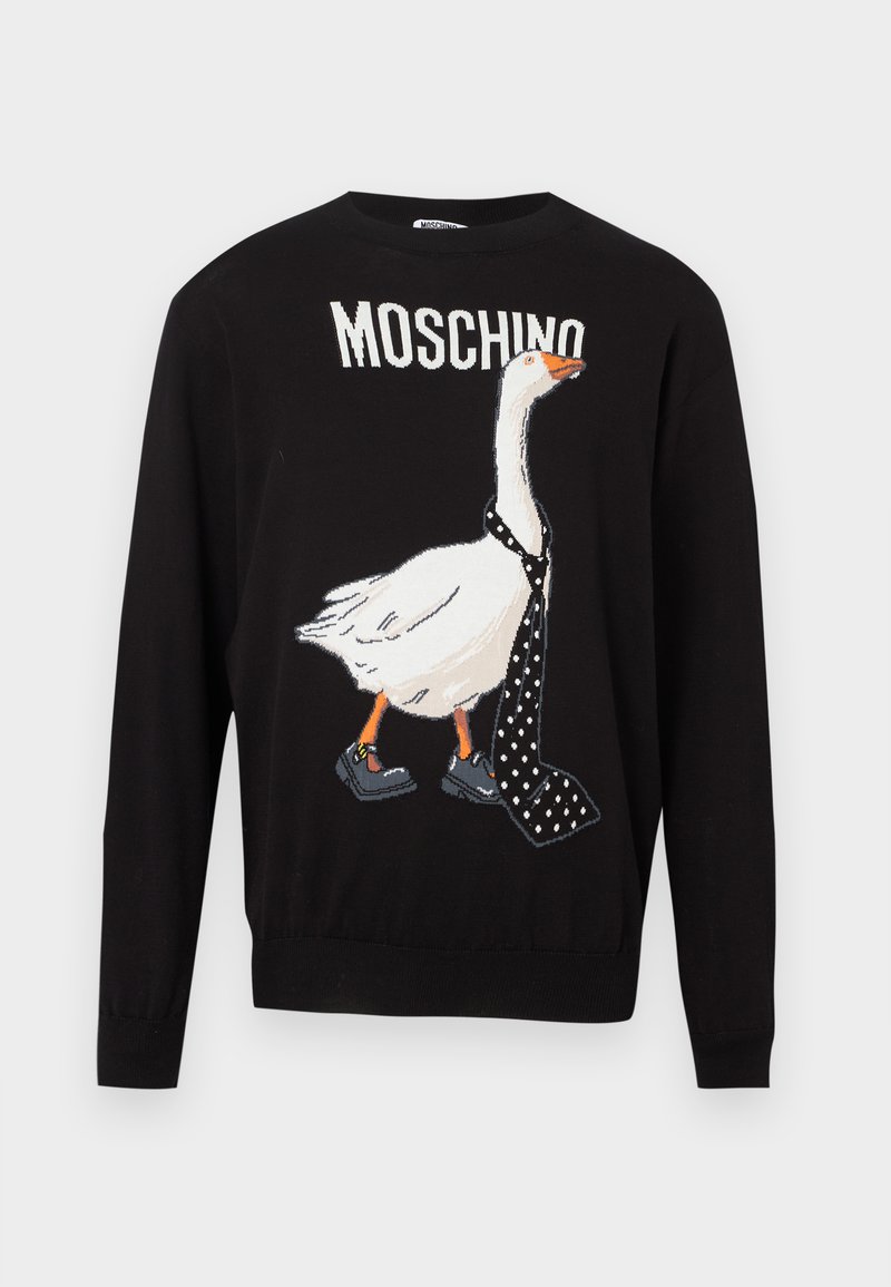 Schwarzer Pullover mit einem Motiv einer Gans, die eine gepunktete Krawatte und Schuhe trägt. Hergestellt aus weichem Stoff mit geripptem Kragen und Saum.