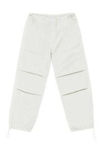 Hellgraue Cargo-Hosen mit elastischem Bund, verstellbaren Bündchen und mehreren großen Seitentaschen. Hergestellt aus weichem, strukturiertem Stoff.