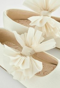 Next BOW MARY JANE WIDE FIT G - Scarpe primi passi - ivory