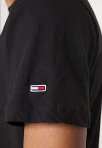 Tommy Jeans LOGO TEE - Print T-shirt - black