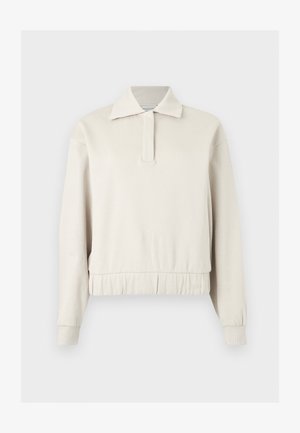 Pulover bej cu mânecă lungă, cu guler, fald frontal, manșete striate și talie elastică pe un fundal simplu.