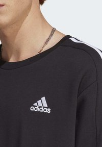 adidas Sportswear ESSENTIALS 3-STRIPES - Športni pulover - black