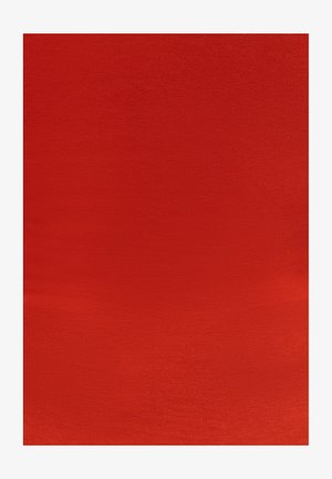 Tessuto rosso aderente con una texture liscia, che presenta un aspetto uniforme senza motivi o accenti. Il materiale appare elastico e leggero.