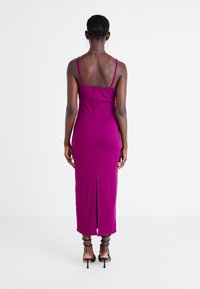 WAL G. JOSEFINA GLITTER KNOT - Robe longue - magenta