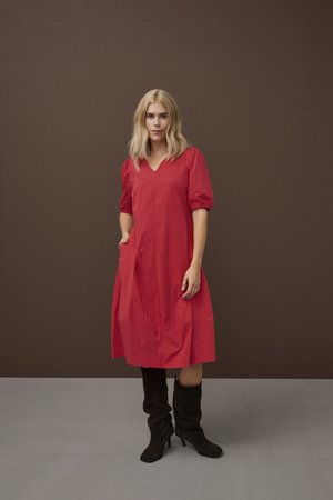 Culture, CUANTOINETT SHORT SLEEVE - Robe de jour - fiery red