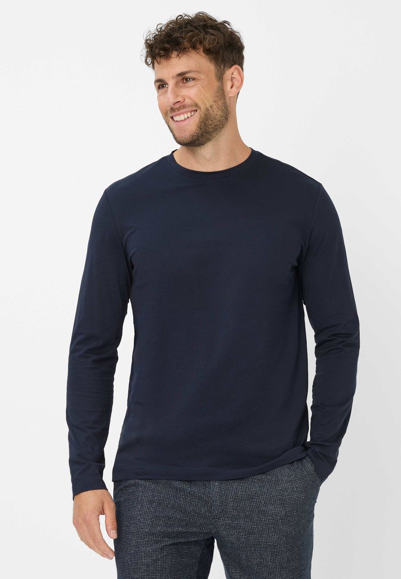 Marineblaues Langarm-T-Shirt mit Rundhalsausschnitt, aus weicher Baumwolle, mit figurbetontem Schnitt und ohne sichtbare Logos oder Muster.