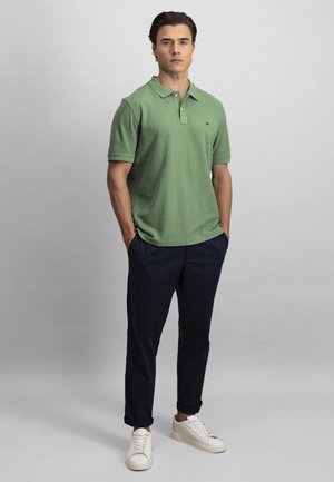 Fynch-Hatton, BASIC - Πόλο - turf green