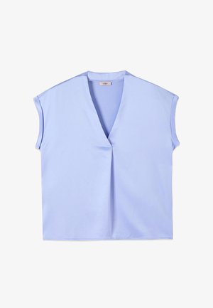 Blusa sin mangas azul claro con escote en v, con un sutil detalle de pliegue en la parte delantera. Tejido suave con un ajuste relajado.