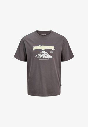 Siva pamučna majica kratkih rukava s bijelim grafičkim prikazom planine i žutim tekstom "jack&jones". Klasični izrez oko vrata i kratki rukavi.