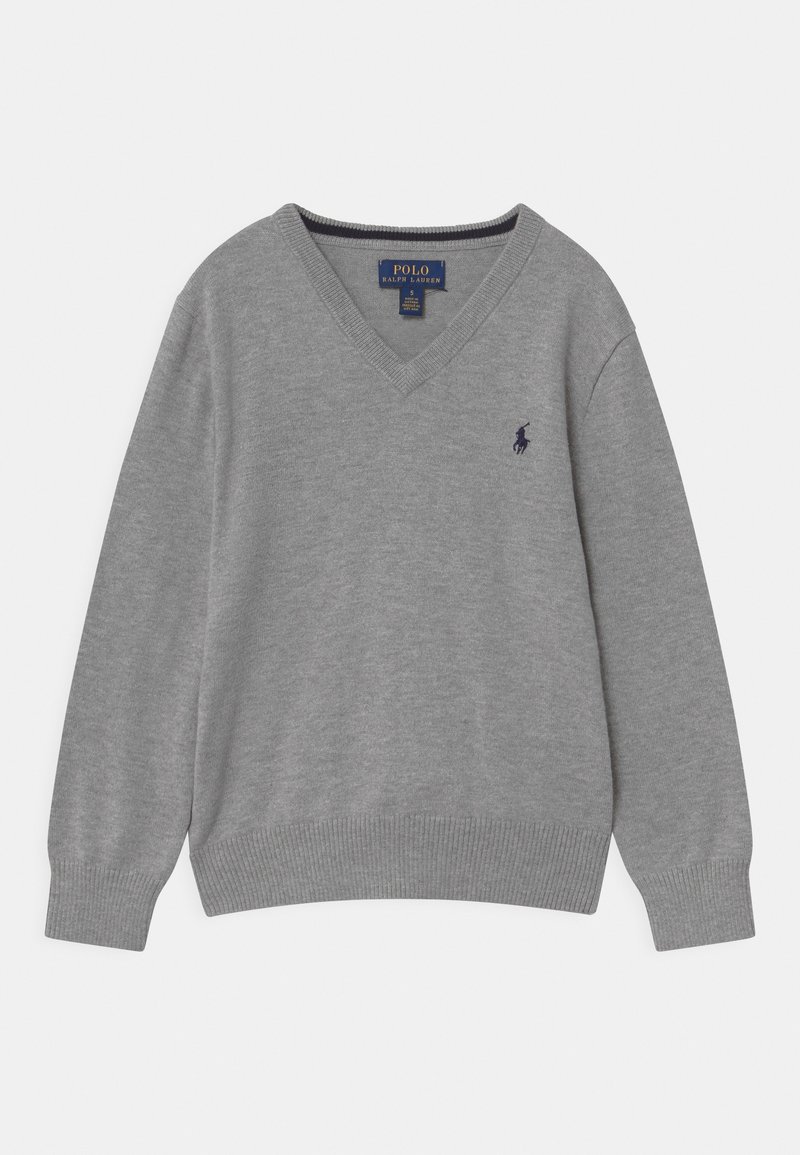 Pull gris à manches longues avec col en V, poignets et ourlet côtelés, petit logo sombre sur le côté gauche de la poitrine, étiquette Polo Ralph Lauren à l'intérieur du col.