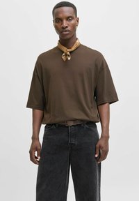 Jack & Jones JJECHARGE TEE O-NECK - Základné tričko - delicioso