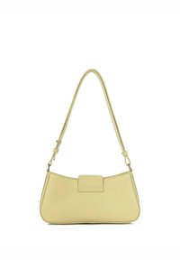 Borsa a mano in pelle gialla con forma curva, tracolla regolabile e chiusura a pattina frontale. Texture liscia con dettaglio di cuciture minime.