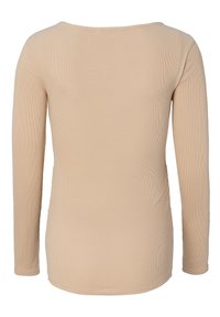 Beige Langarmoberteil mit gerippter Textur, weitem Ausschnitt und taillierter Silhouette, entworfen für einen glatten, stromlinienförmigen Look.