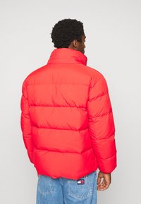 Tommy Jeans ESSENTIAL JACKET - Dunjakker - deep crimson