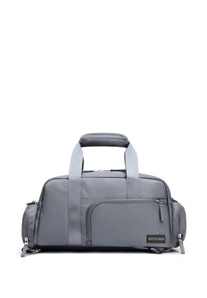 Szara miękka torba podróżna z tkaniny z dwoma uchwytami, przednią kieszenią na zamek, bocznymi przegródkami oraz metką marki Wittchen na białym tle.