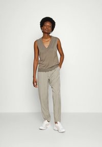 Lounge Nine BOP PANT - Calças - vintage khaki