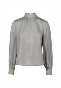 Blusa di raso grigia con collo alto, maniche lunghe arricciate ai polsini e una leggera lucentezza su tutta la superficie del tessuto.