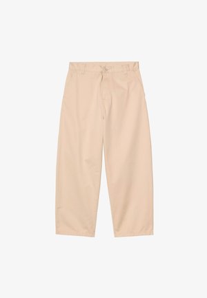 Pantaloni beige a gamba larga con bottone frontale, chiusura con zip, passanti per cintura e tasche laterali, mostrati su sfondo bianco.