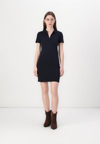 Tommy Hilfiger SLIM OPEN DRESS - Kjole - desert sky