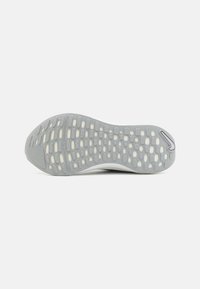 Nike Performance REACTX INFINITY  - Pantofi de alergare pe asfalt - grey, white